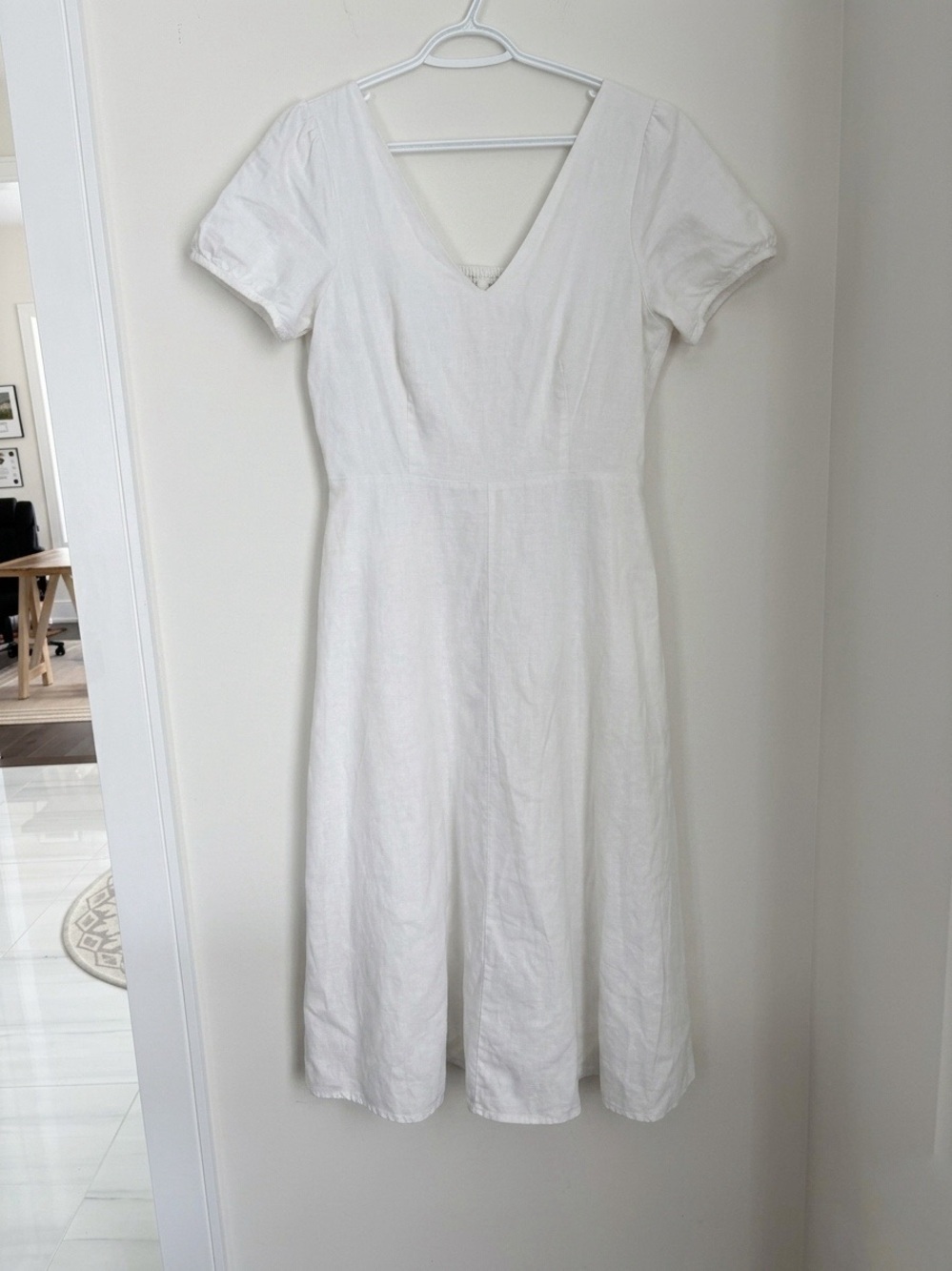 Gap White Linen V-Neck Puff Sleeve Midi Dress - Size 6 - Summer Boho Cottage - Picture 2 of 9